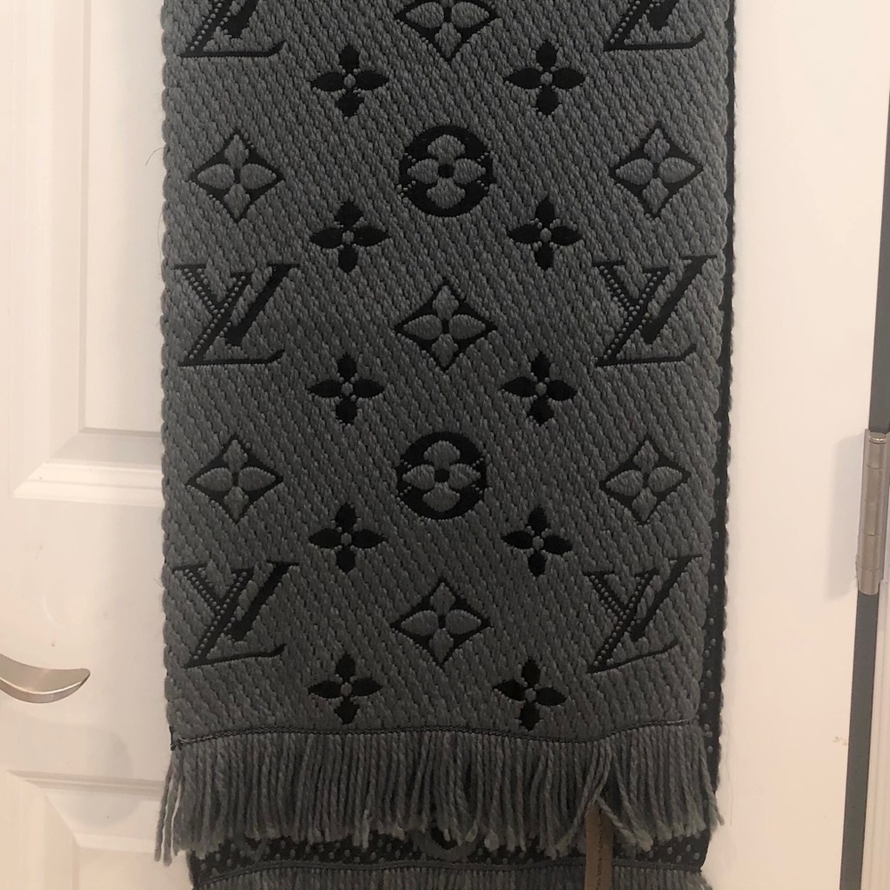 High quality LV scarf